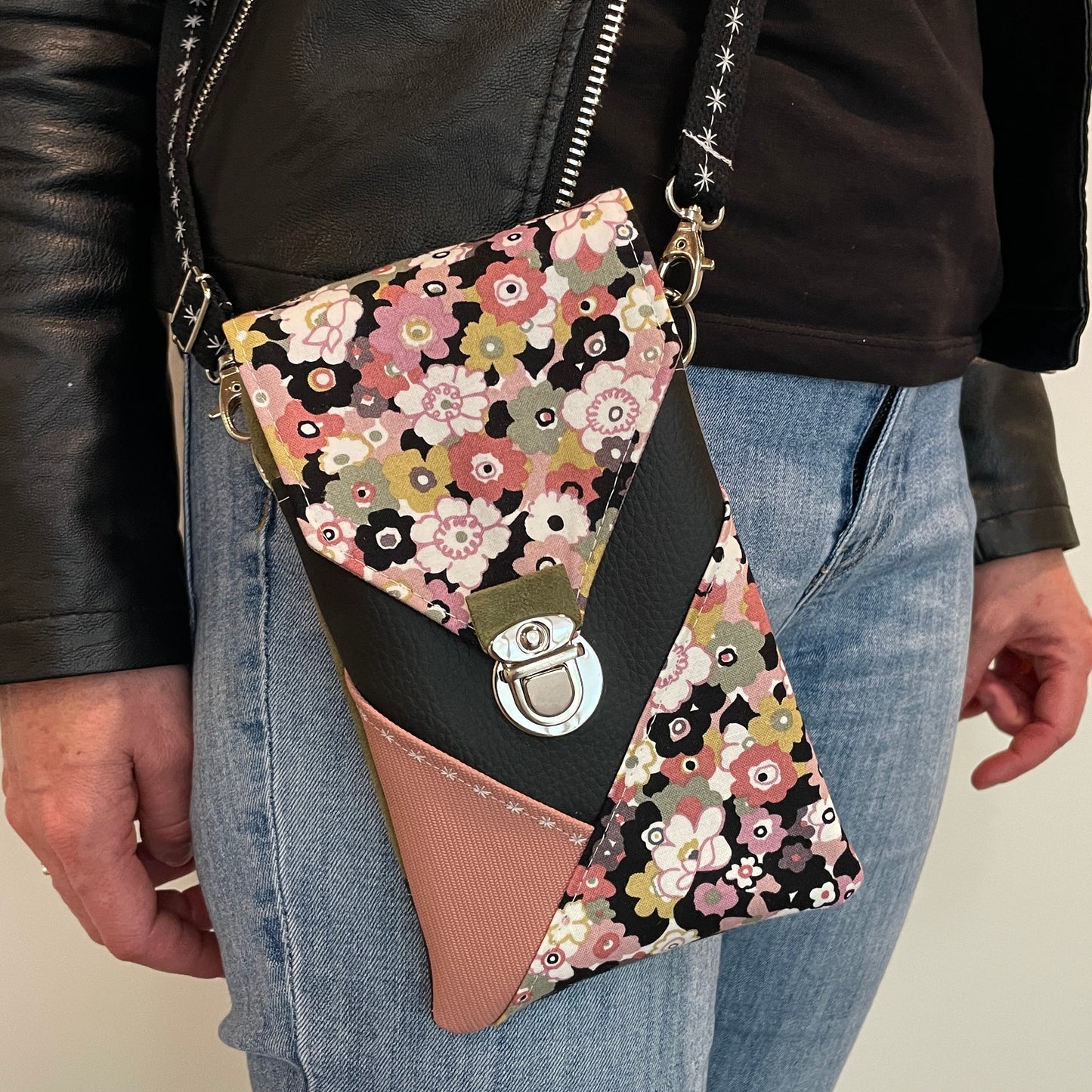 Pochette téléphone portée