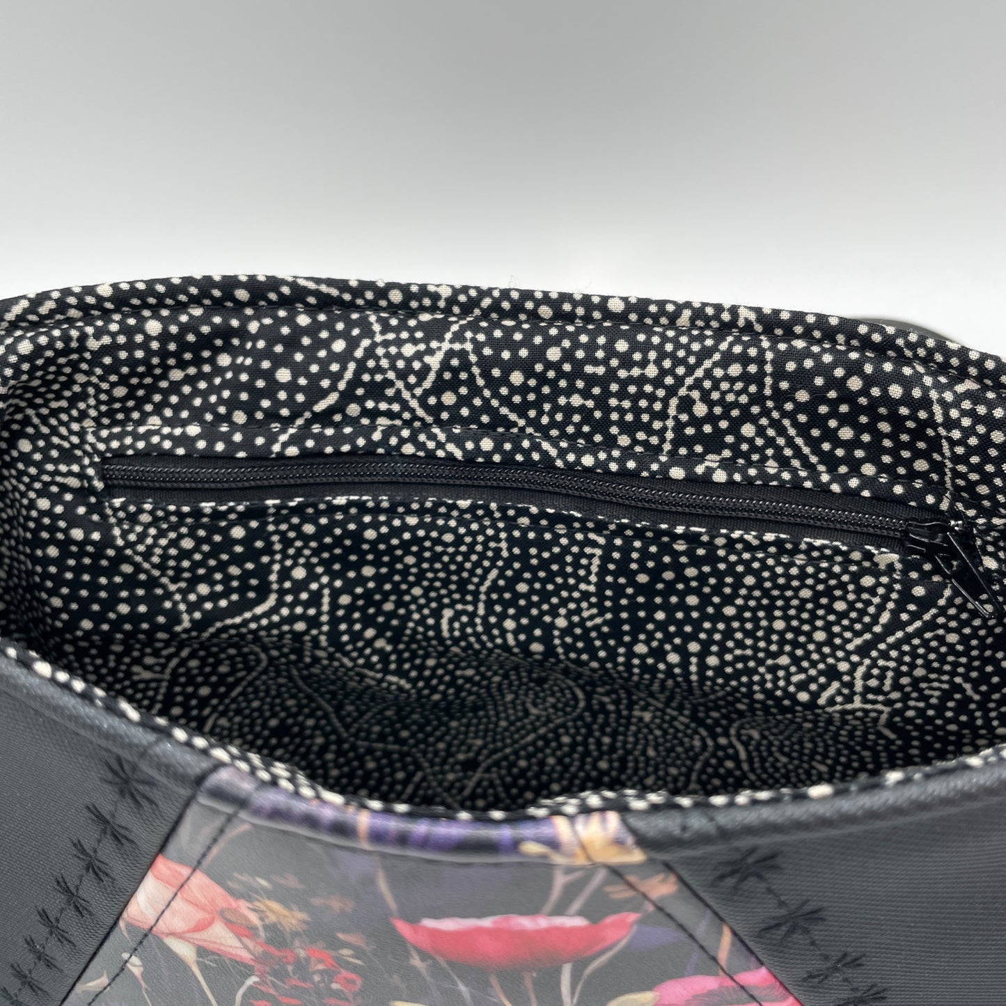 Sac bandoulière Zamara simili fleuri et noir uni