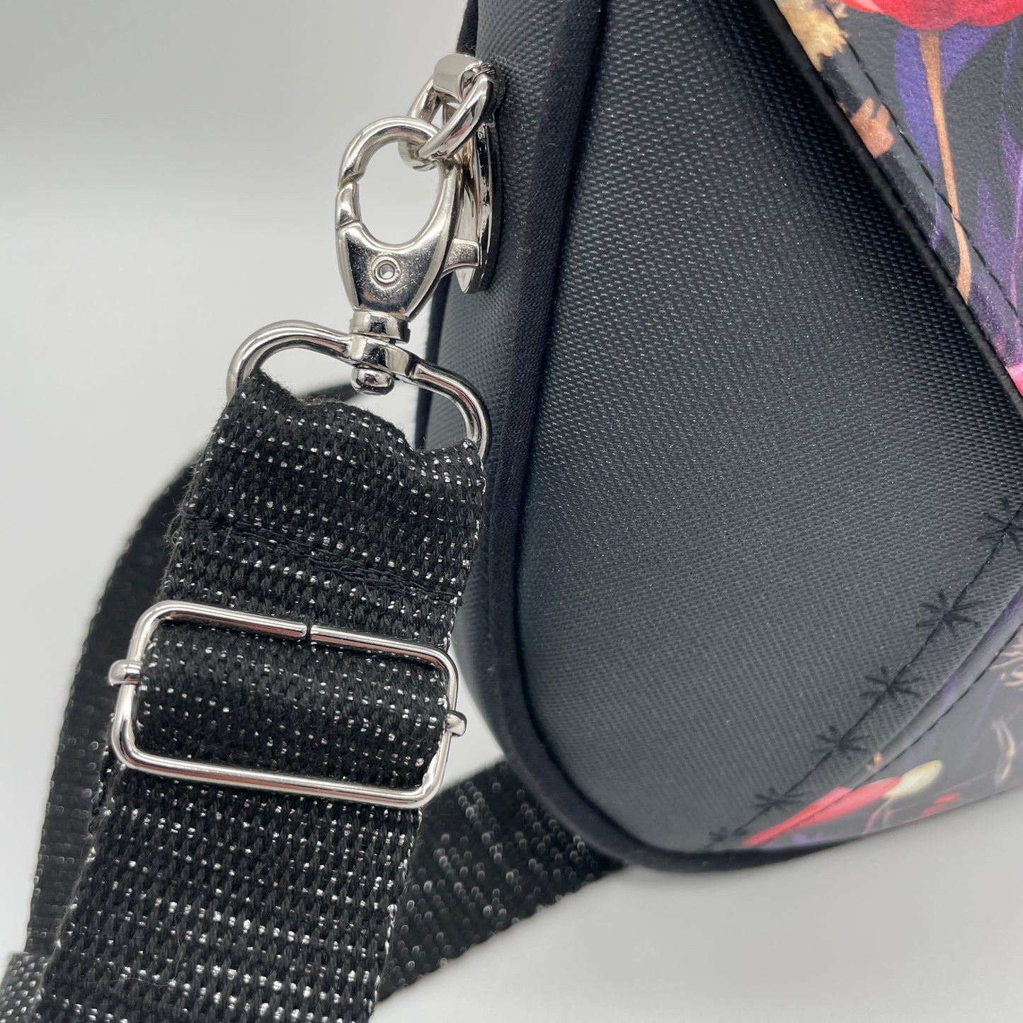 Sac bandoulière Zamara simili fleuri et noir uni