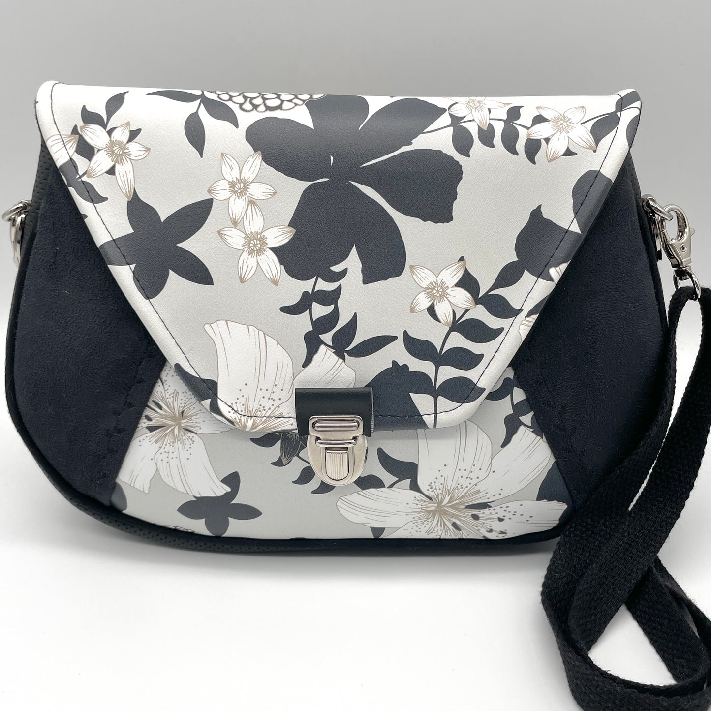 Sac bandoulière Zamara simili fleuri noir et blanc