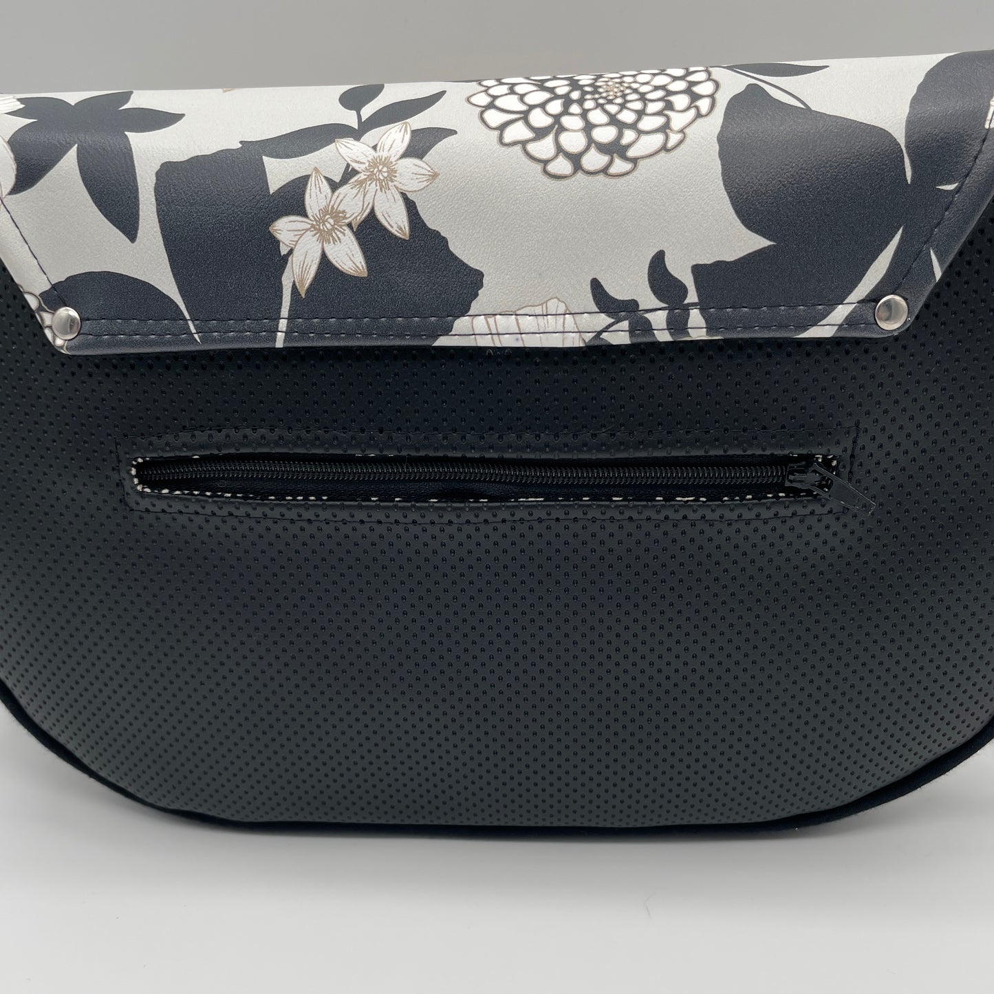 Sac bandoulière Zamara simili fleuri noir et blanc