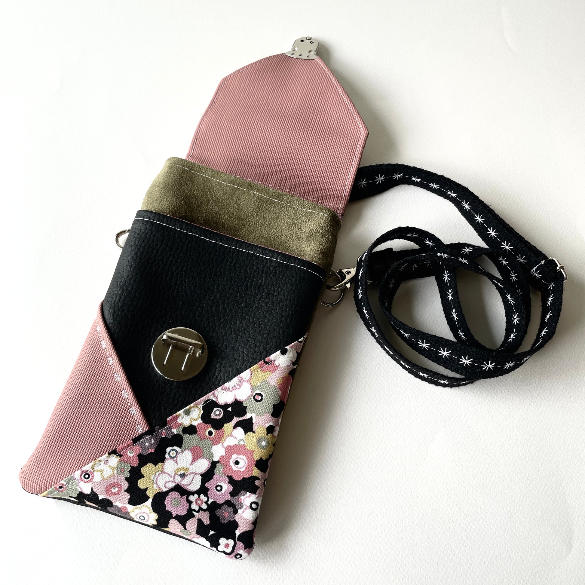 Pochette téléphone poche devant