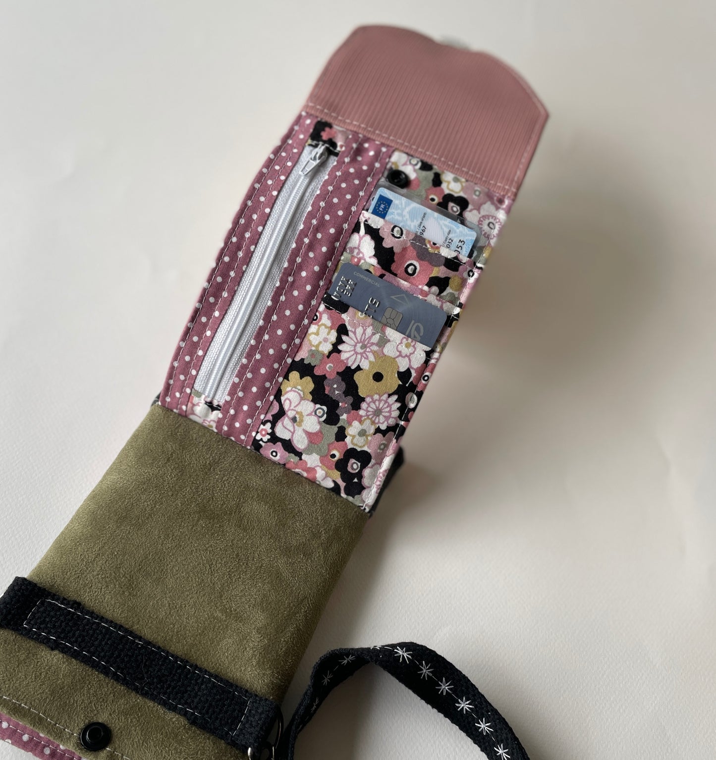 Pochette téléphone ouverte