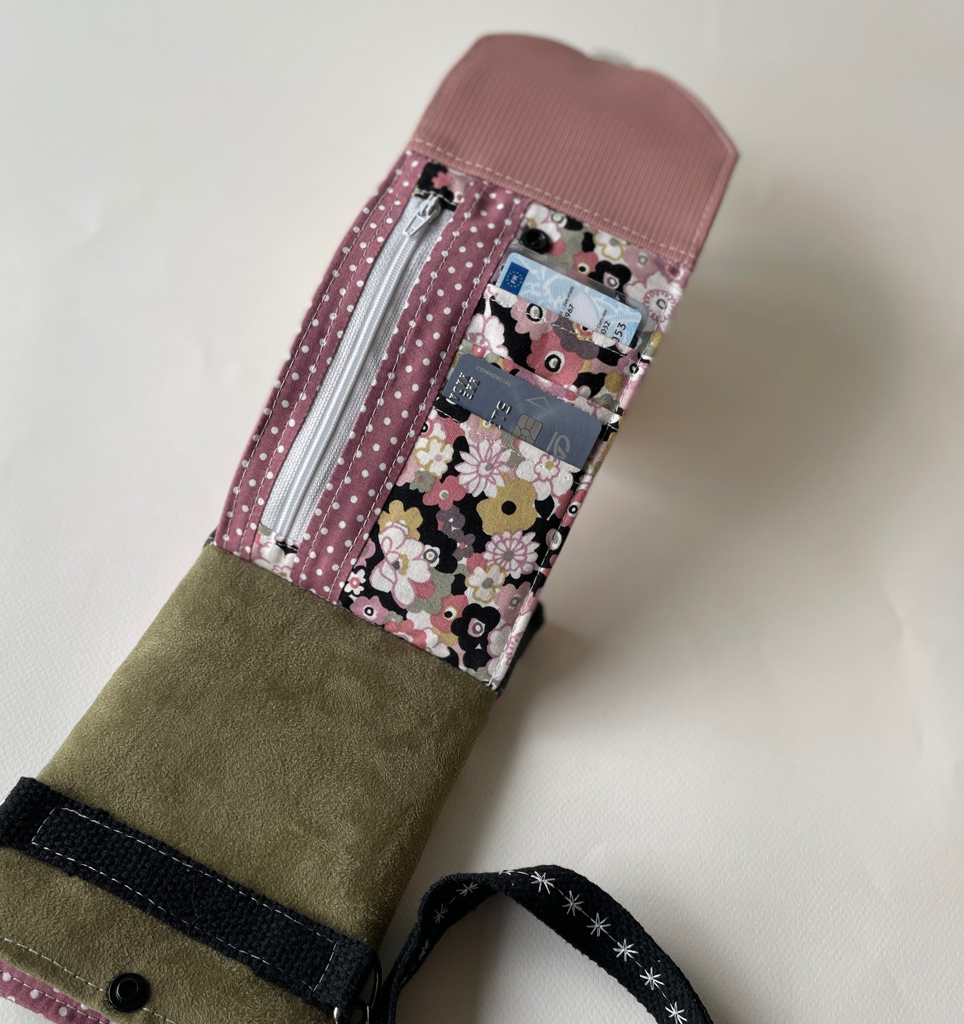 Pochette téléphone ouverte