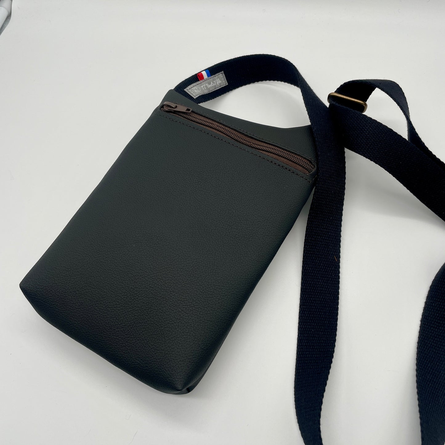 Dos de la pochette homme Bop avec poche zippée 