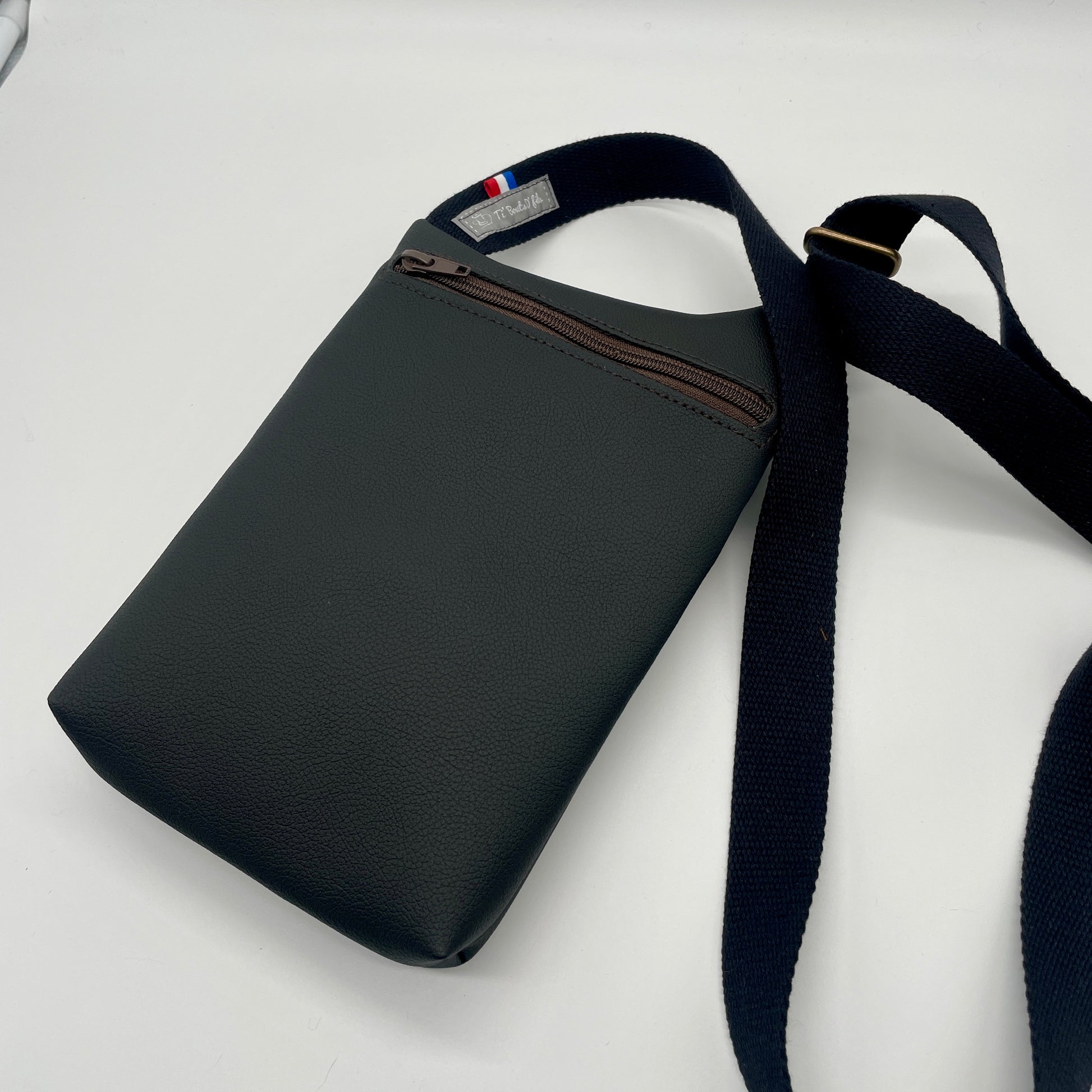 Dos de la pochette homme Bop avec poche zippée 